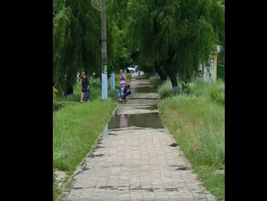 В Комрате только и разговоры, что о лужах