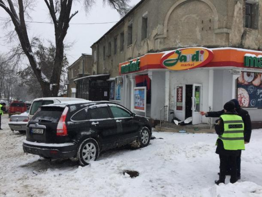 Полиция попросила помочь в опознании мужчины, погибшего при взрыве магазина в Кишиневе 