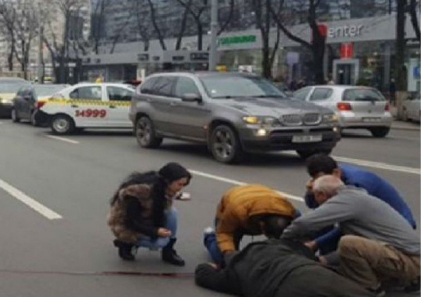 Молодой человек на внедорожнике сбил мужчину на перекрестке в центре Кишинева