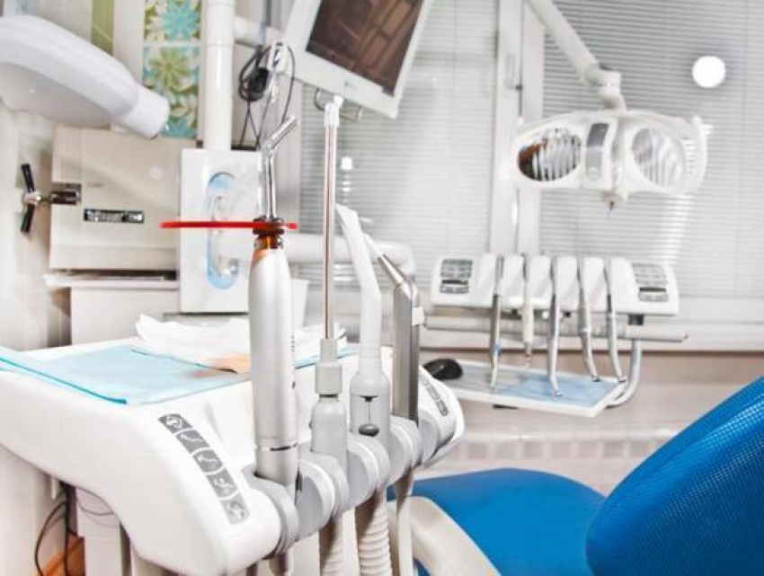 Кража со взломом: рецидивист совершил похищение прибора из стоматологического кабинета в Бельцах