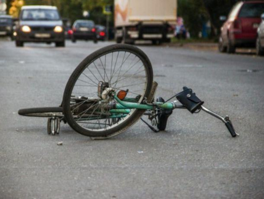 Пьяный велосипедист в Бельцах попал в ДТП, пострадал 7-летний ребёнок