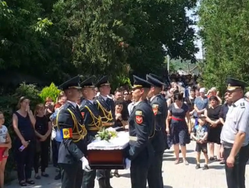 Игоря Чофу, погибшего в аэропорту, проводили в последний путь