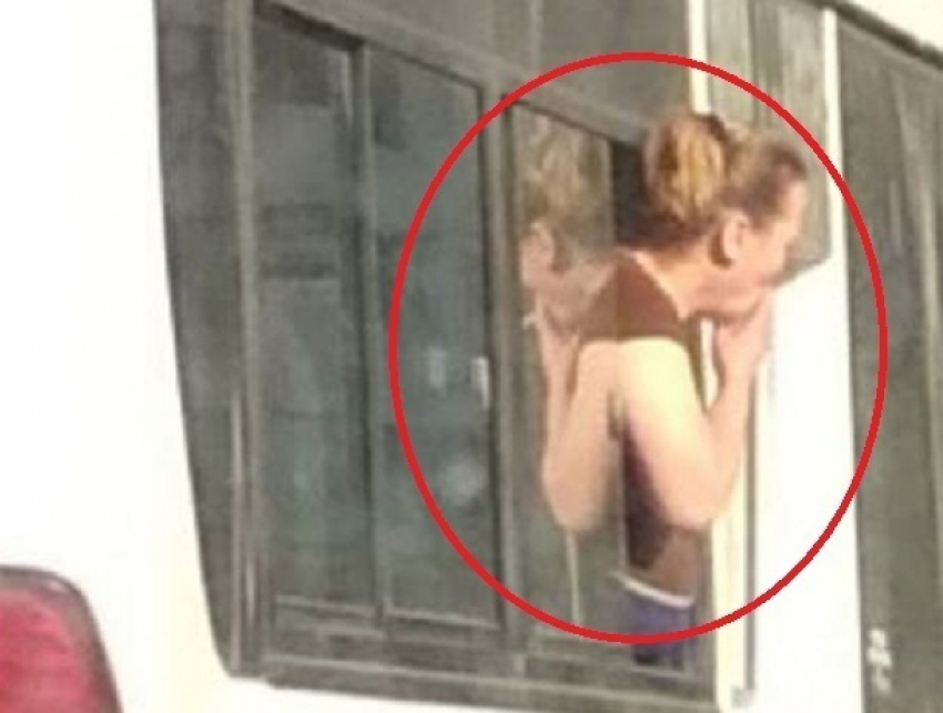 Закурившая в автобусе женщина возмутила жителей Кишинева