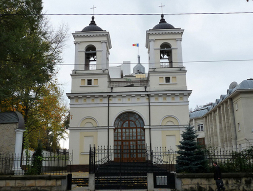 Римско-католическая церковь в Молдове нашла выход в разгар пандемии