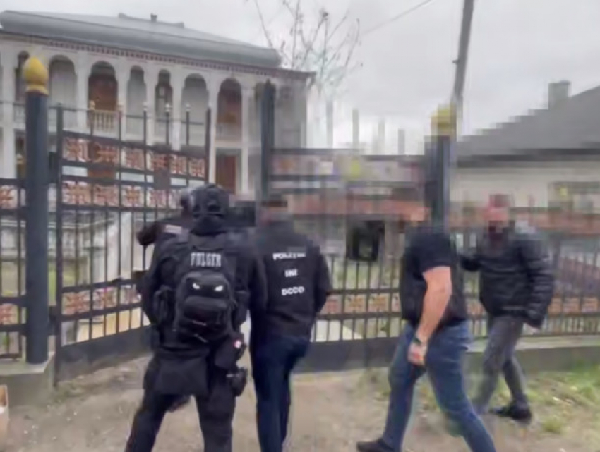 Отец и сын из Окницы шантажировали мужчину на 130 тысяч евро