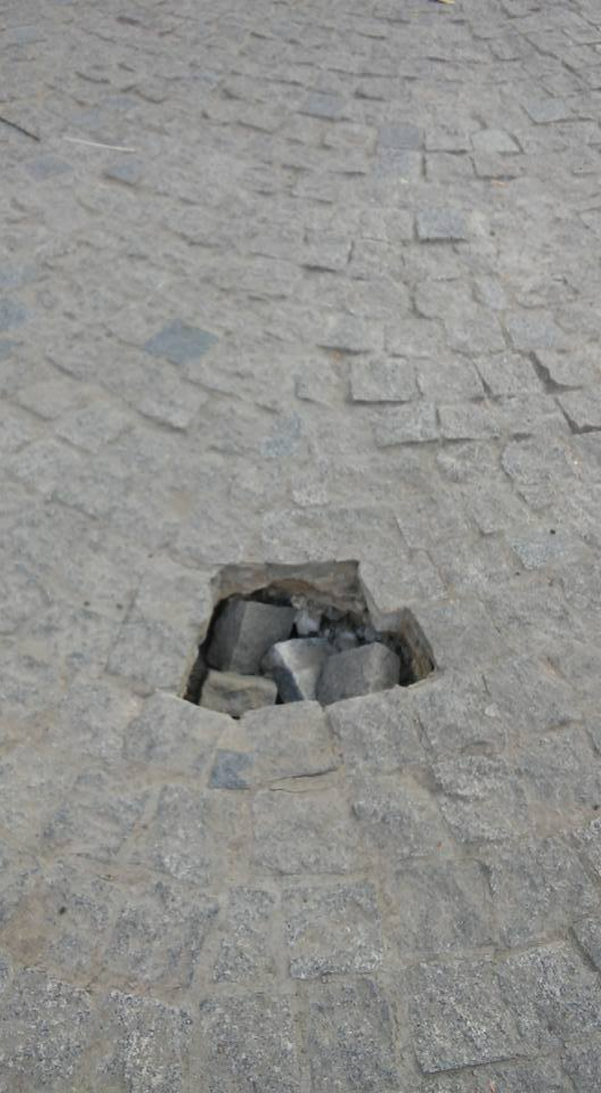 Пешеходная улица Киртоакэ разрушается на глазах