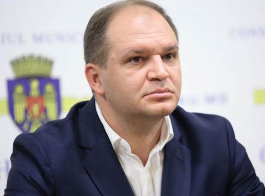 В PAS пожаловались на рекламу в троллейбусах, Чебан назвал это «вершиной абсурда»