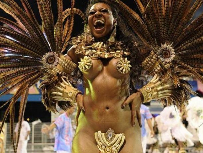 Обнаженные тела и дикие танцы: начался знаменитый карнавал в Рио