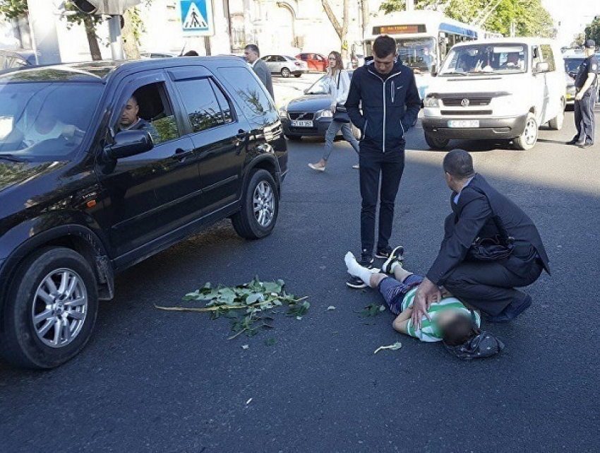 Ребенка сбил автомобиль на зебре в центре Кишинева