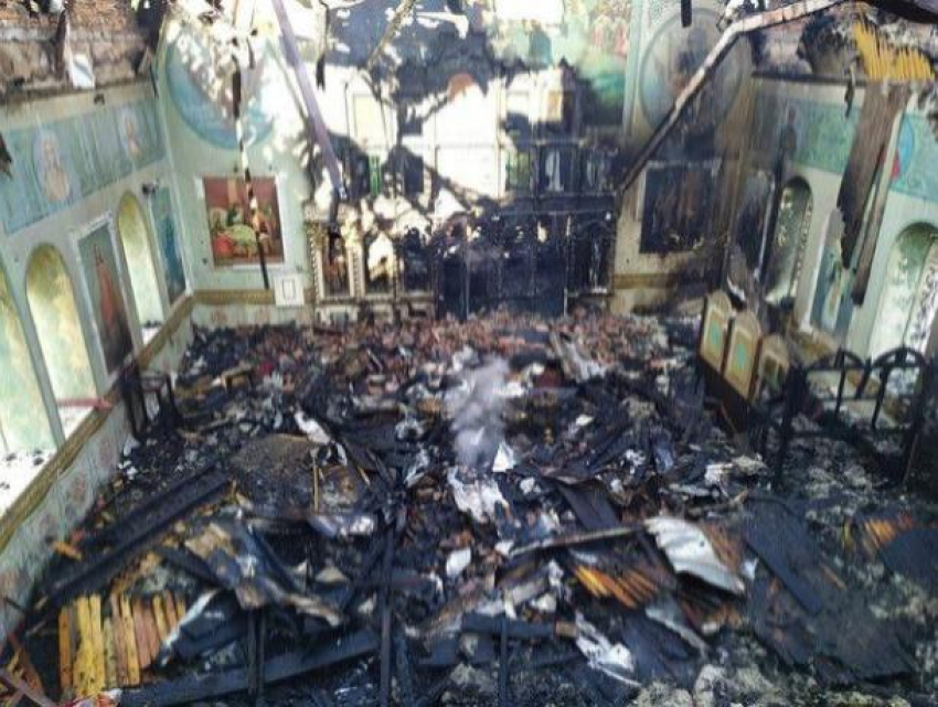 В Окнице сгорела церковь, уничтожены многие ценности