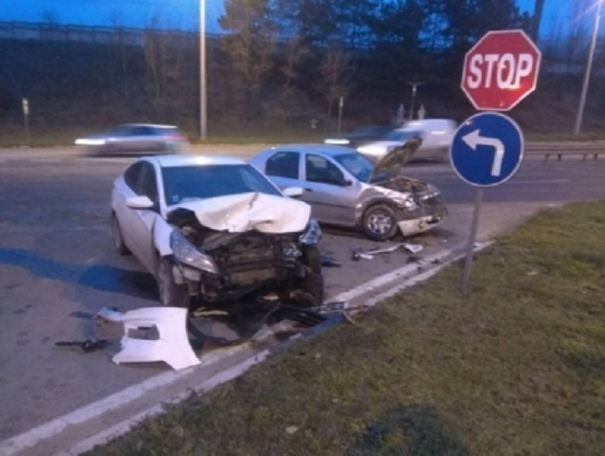 Два автомобиля разбились в столкновении в Яловенах: с водителями произошло чудо
