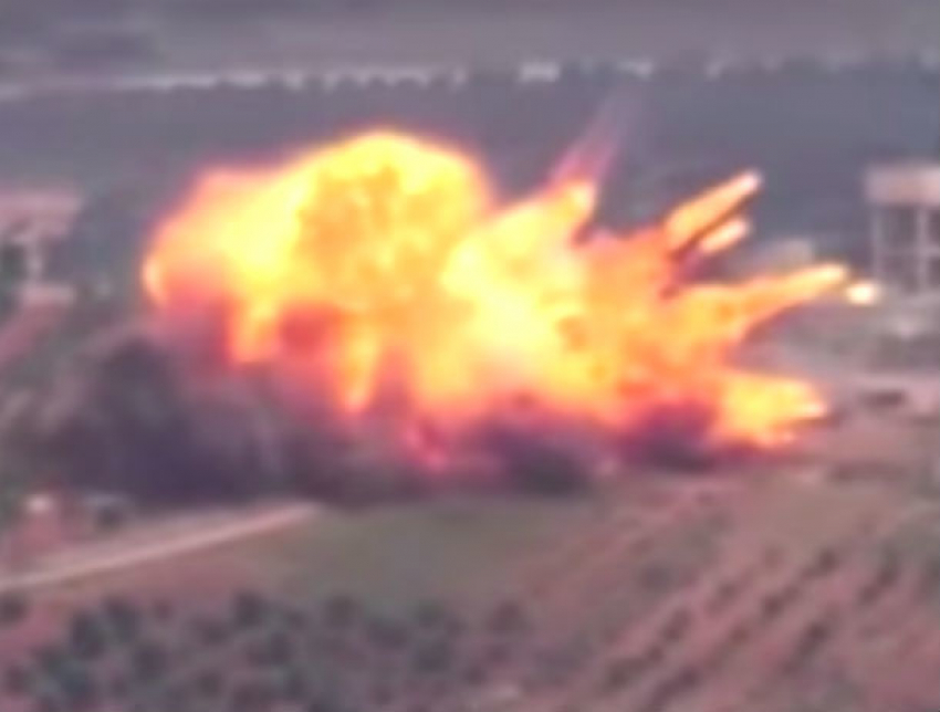 Зрелищное уничтожение турецкого танка курдской девушкой сняли на видео