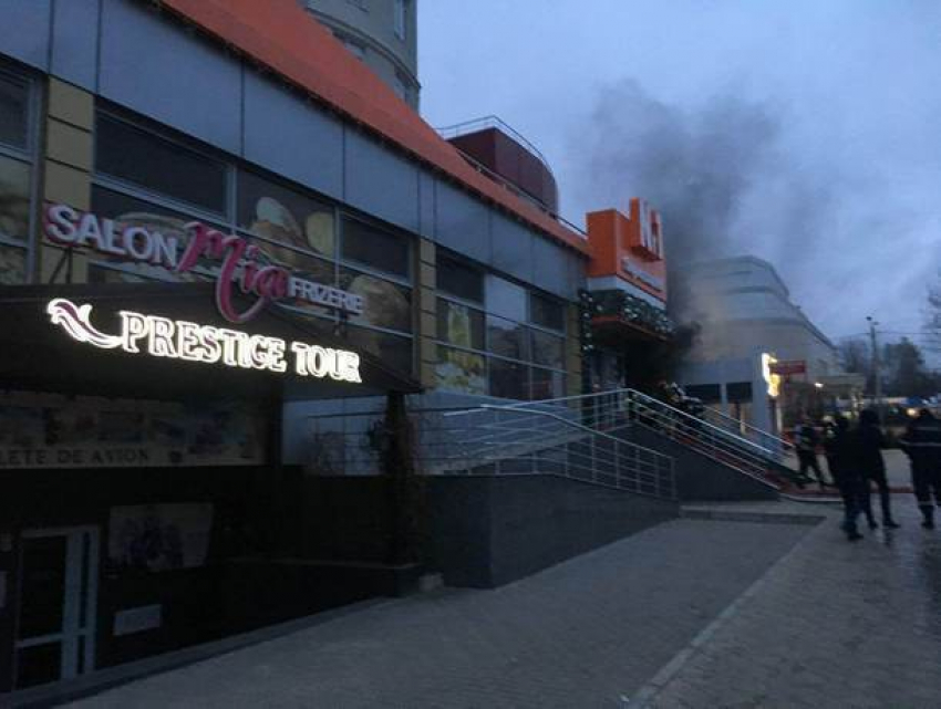 Пожар в супермаркете №1 на Ботанике испугал жильцов дома