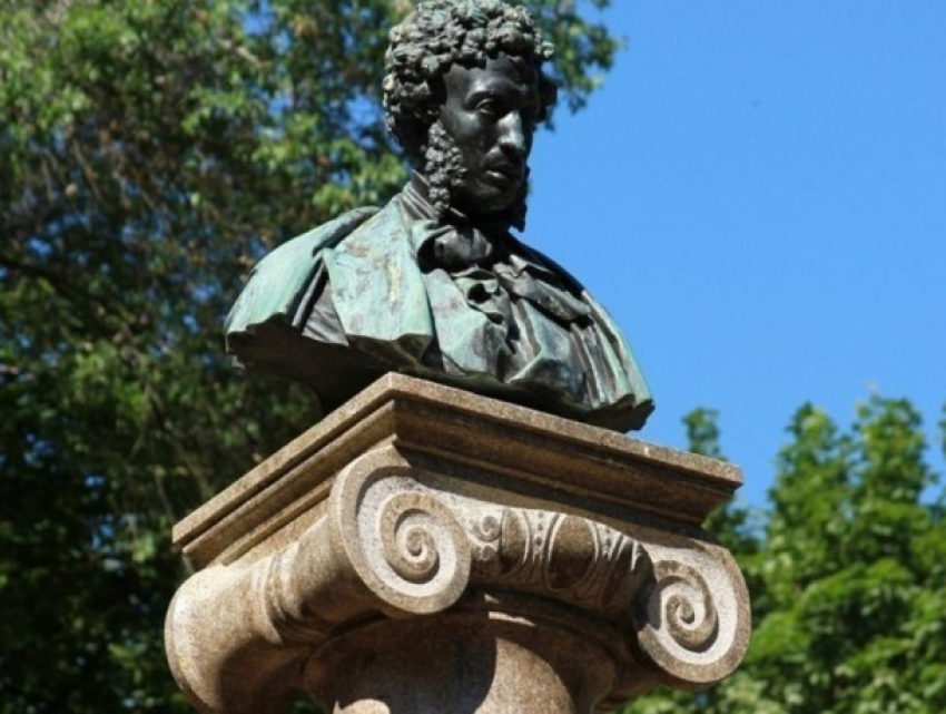 Кто отлил бронзовый бюст Пушкина для памятника в Кишиневе?