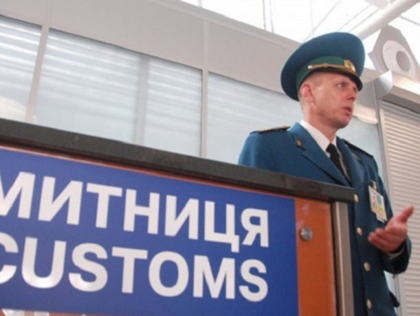 Украинские таможенники потребовали с молдаван мзду в рублях на российско-украинской границе
