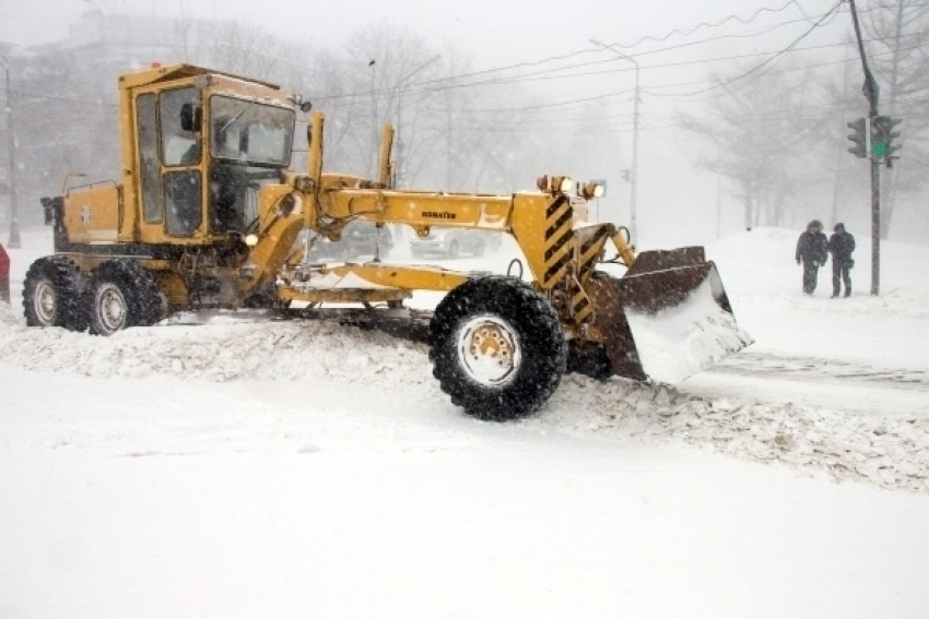 В Кишиневе снегоуборочная техника вышла из строя, прежде сломав ограничители скорости