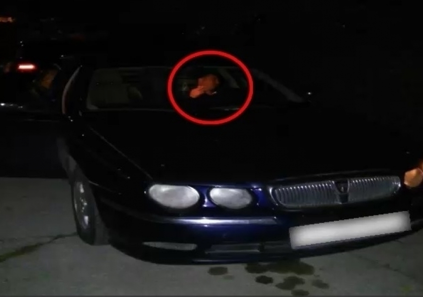 Жителя Кишинева поймали в момент обкрадывания автомобиля