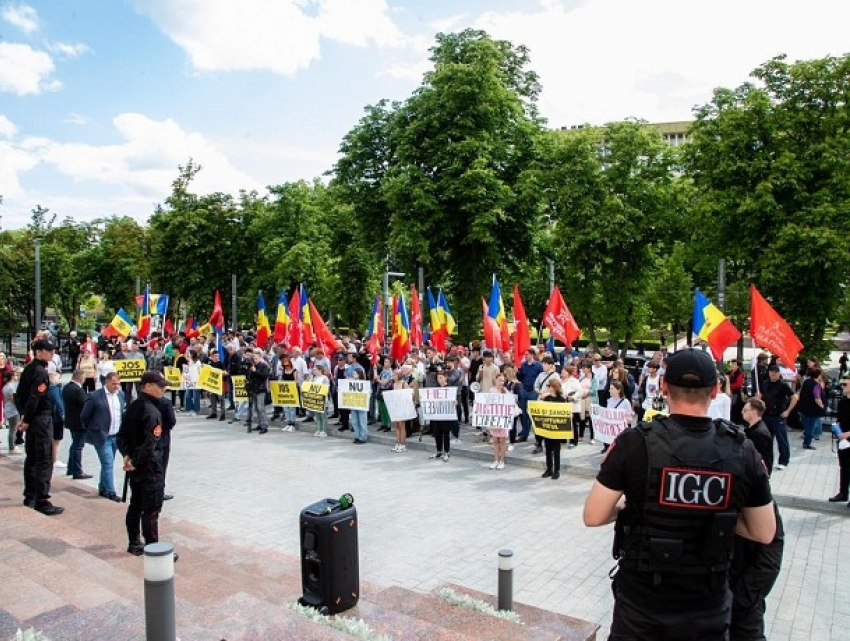 «Долой Санду! Долой диктатуру!» - сторонники ПСРМ вышли на протест 