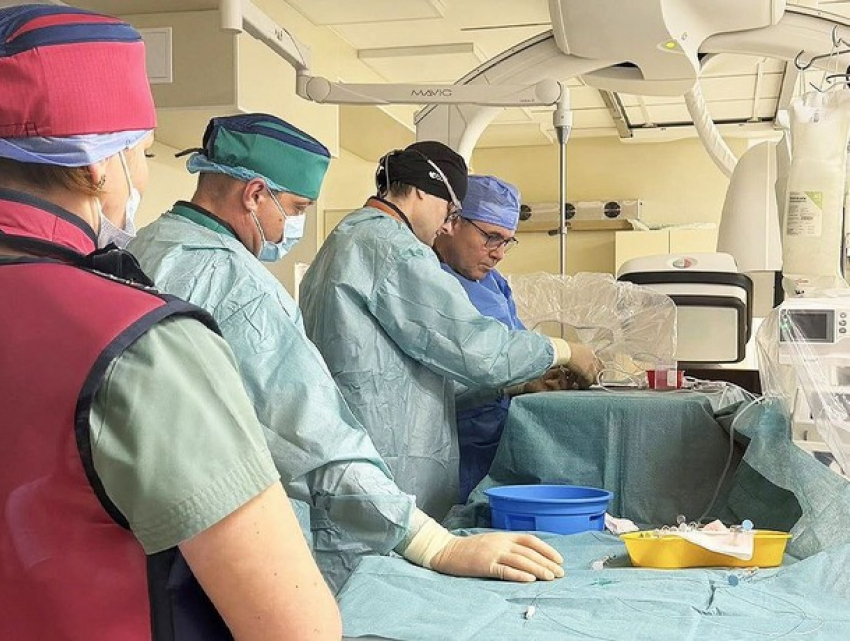 Немецкий нейрохирург помог спасти детей с опасным заболеванием мозга в Кишиневе