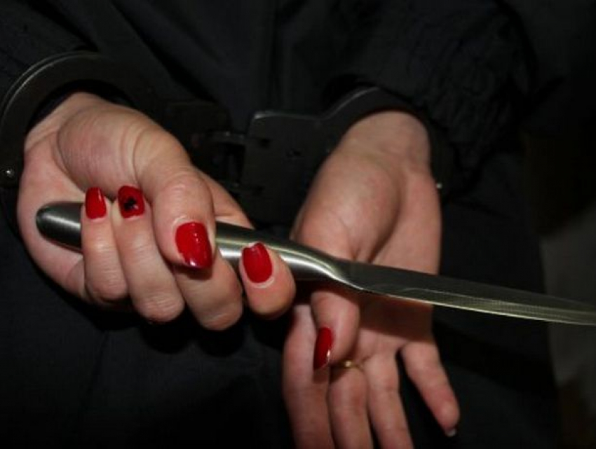 В Приднестровье мужчина истек кровью, пока всадившая в него нож сожительница навещала подругу