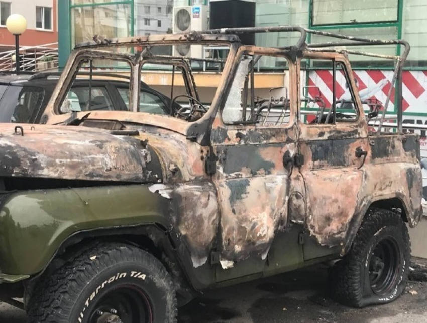 Сгоревшего заживо мужчину обнаружили в машине, владелец которой уехал из Кишинева за границу