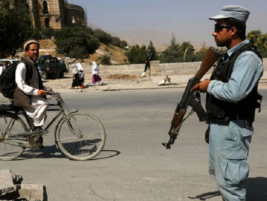 Теракт в Кабуле: смертник взорвал себя в многолюдной очереди в банк