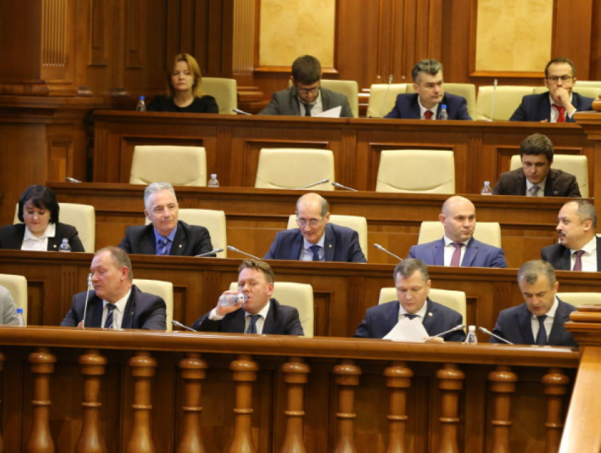 Теперь официально: У Молдовы новое правительство и премьер