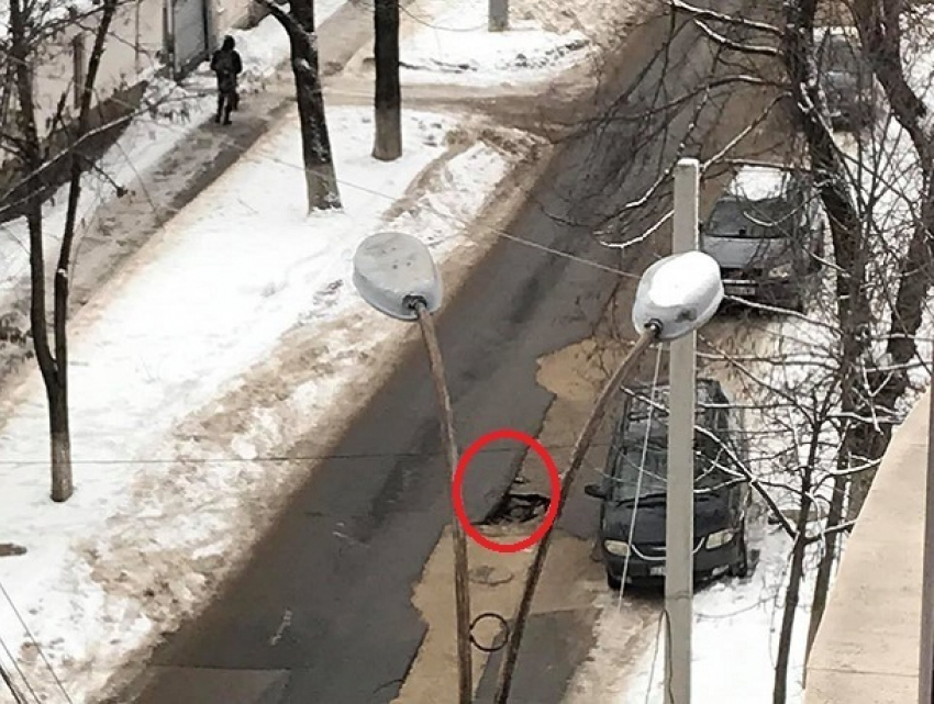 «Примарский метеорит №3»: в центре Кишинева провалилась часть улицы