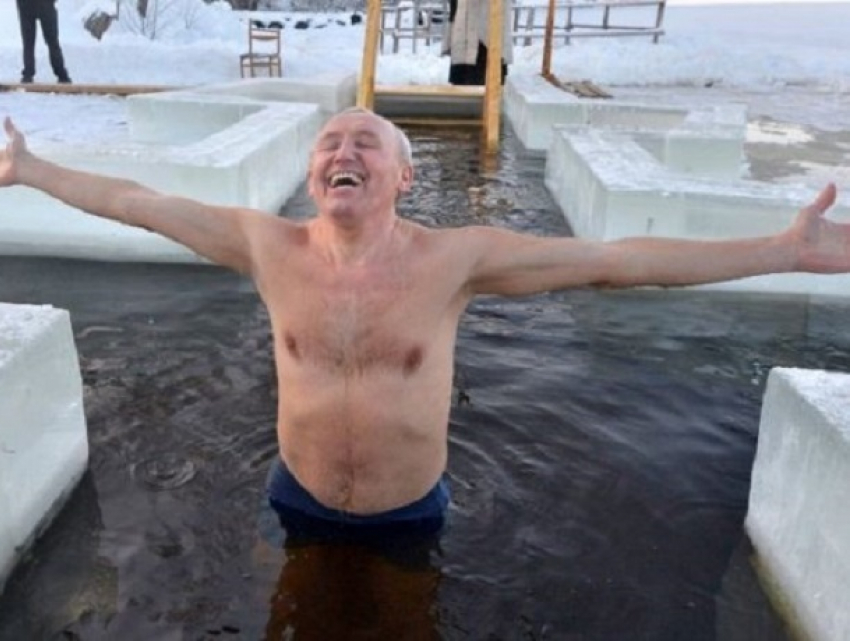 В Комрате лед на крещенском озере признали опасным для жизни