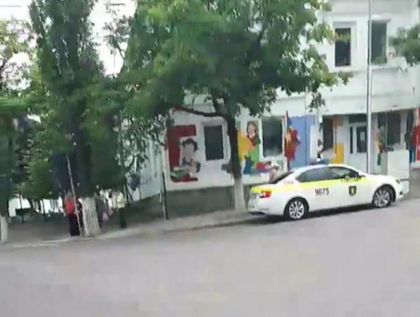 Провокация кишиневца, перепутавшего патрульное авто с такси, попала на видео 