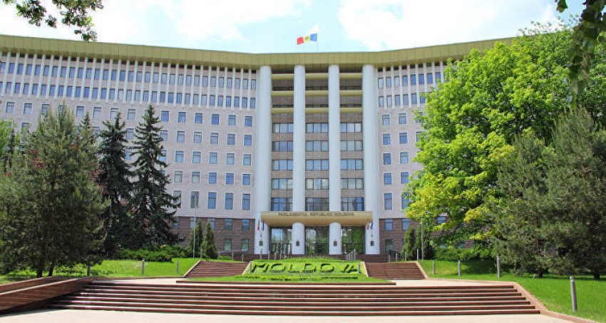 Депутаты ЛДПМ потребовали паузу на полчаса и созвали заседание альянса 