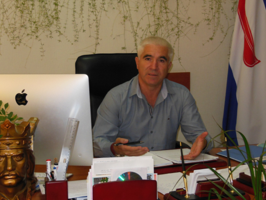 Председатель Дубоссарского района издал 65 указов о премиях, подарках и вояжах чиновников в Китай и Румынию 