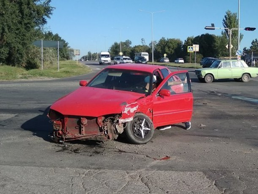 Жесткое столкновение автомобилей произошло на злополучном перекрестке в Кишиневе