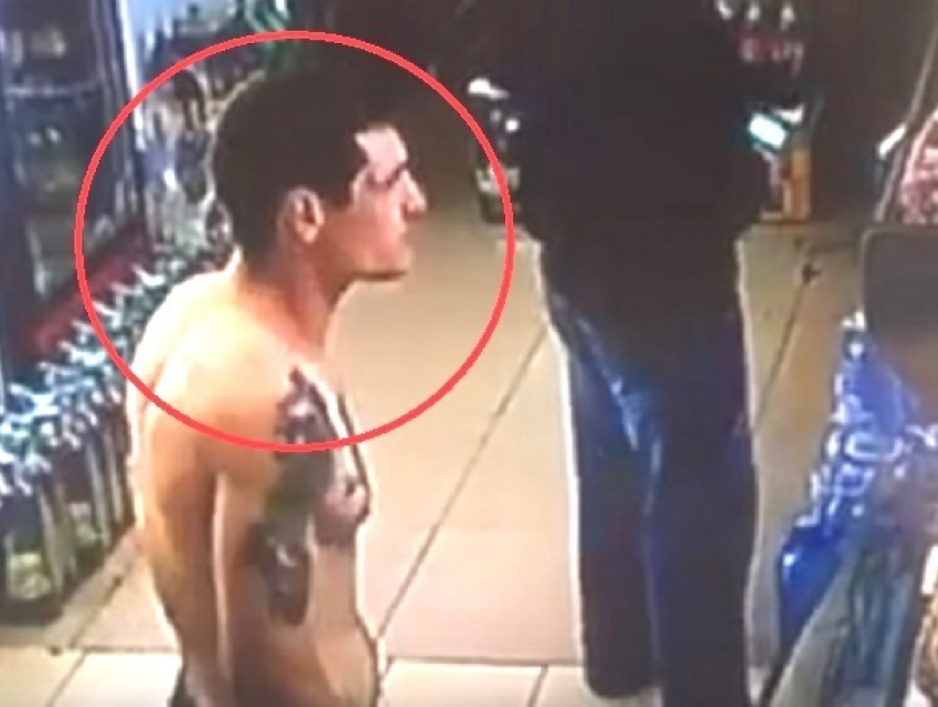 Мужчина в татуировках жестоко избил и едва не задушил заступившегося за девушку парня в Бельцах