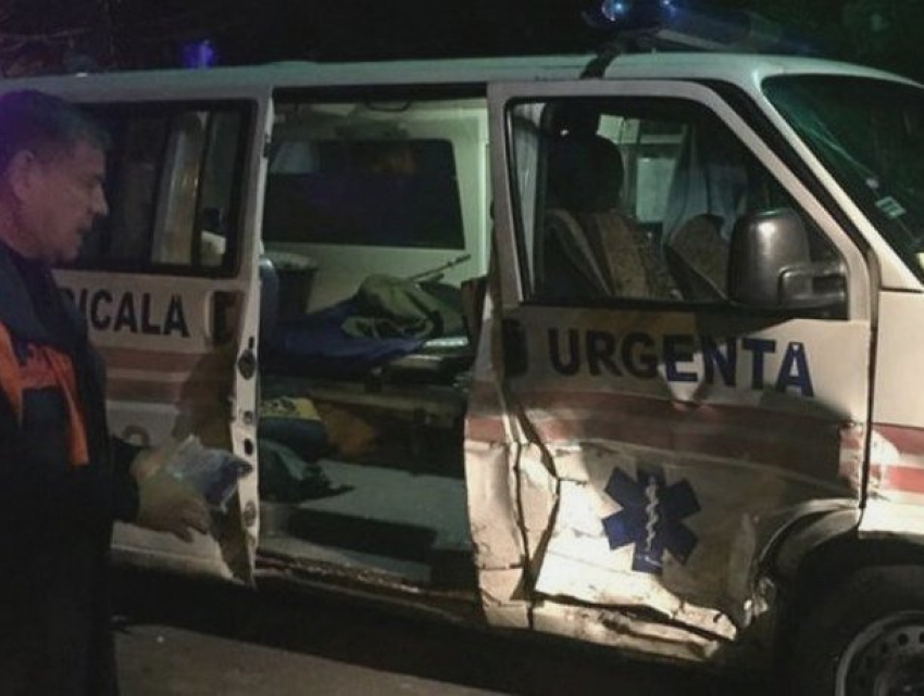 В жуткой аварии пострадала столичная бригада скорой помощи  