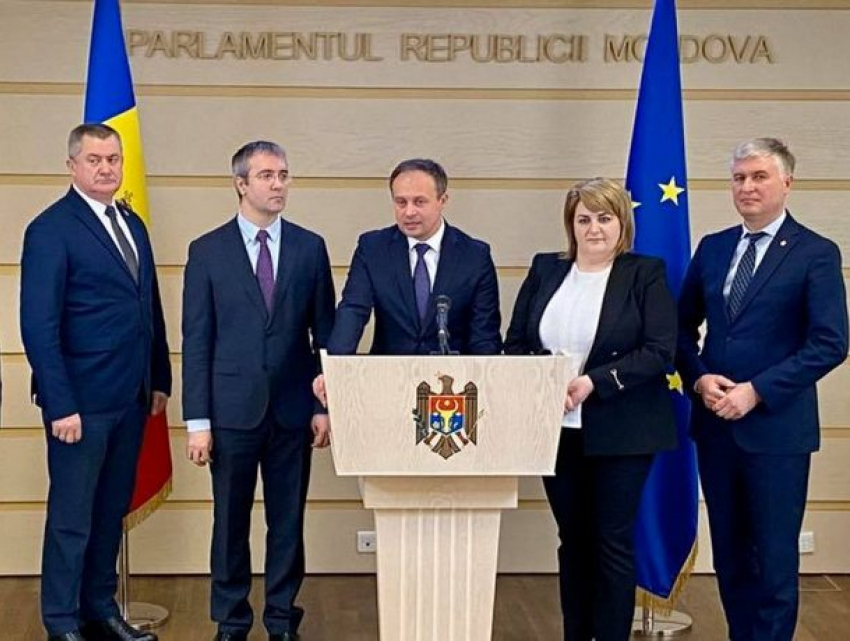 Депутатов–перебежчиков из группы Pro Moldova исключили из парламентских комиссий