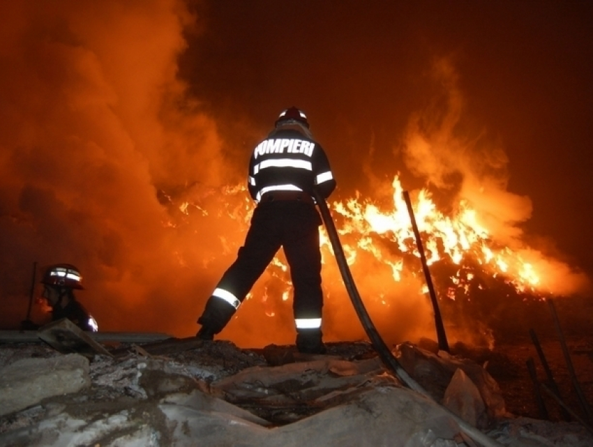 Смертельный пожар в Единцах: мужчина заживо сгорел в своем доме 