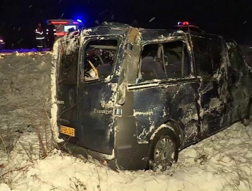 Под Сурученами из-за снега, темноты и неопытного водителя женщина получила серьезные травмы