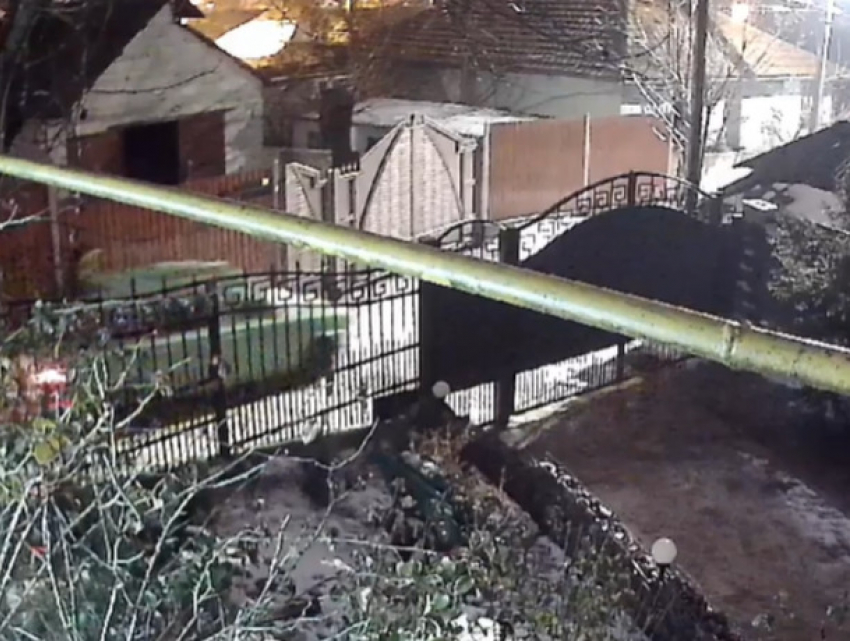 Пятеро малолетних детей угнали автомобиль в Грэтиештах