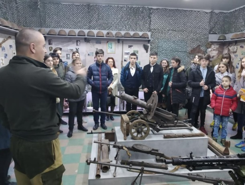 Участники лагеря Посла России посетили музей «Ратная слава» в Кишиневе"
