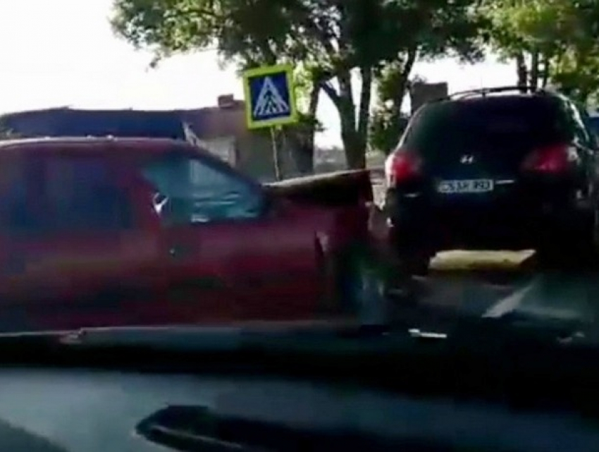 Массовая авария: четыре автомобиля столкнулись на трассе Кишинев – Оргеев