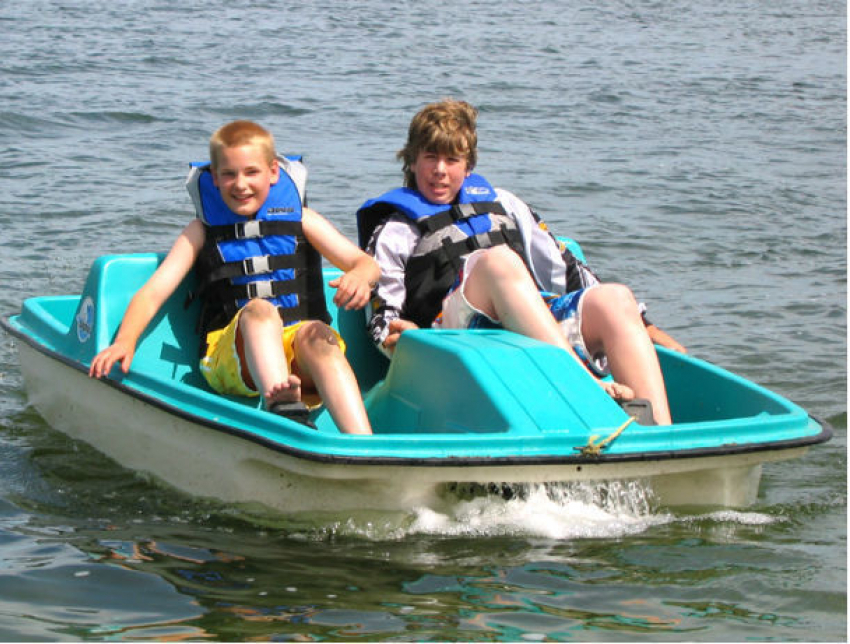 Тонувших подростков возле перевернувшегося катамарана на Кучурганском водохранилище спасли мужчины 