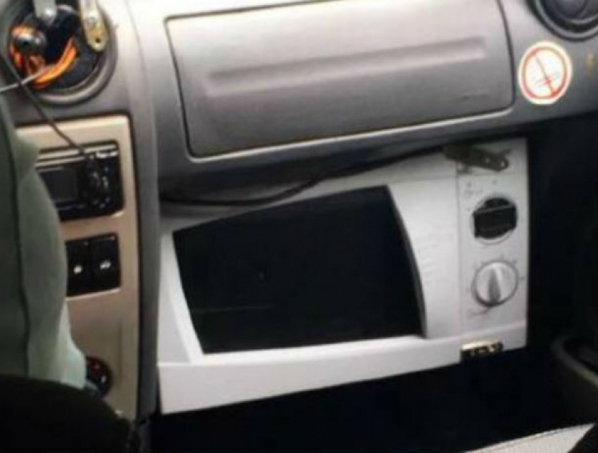 Столичный таксист встроил в автомобиль микроволновку и вызвал ироничное пожелание