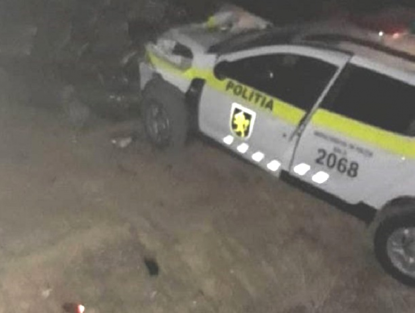Полицейская машина врезалась в автомобиль нарушителя под Фалештами
