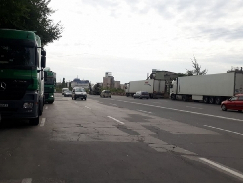 Водители грузовиков устроили акцию протеста в Кишиневе 