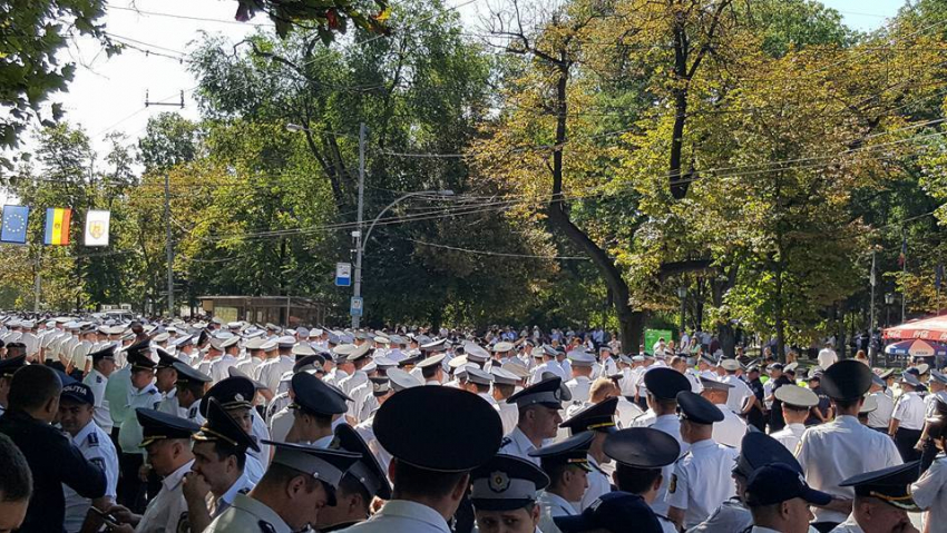 Власть отгородилась от народа: в центре Кишинева в десятки раз больше полицейских, чем людей 