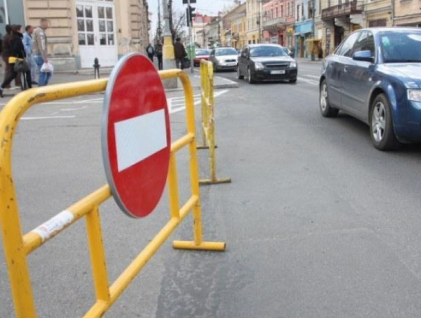 Движение на одной из самых оживленных улиц Кишинева перекрыли из-за ремонта 