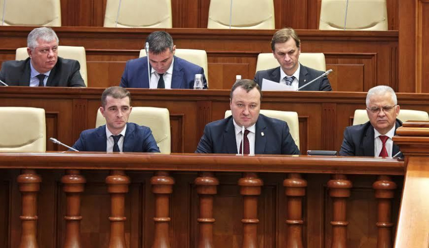 Заслушав генпрокурора, депутаты решили «открыть» заседание Парламента РМ