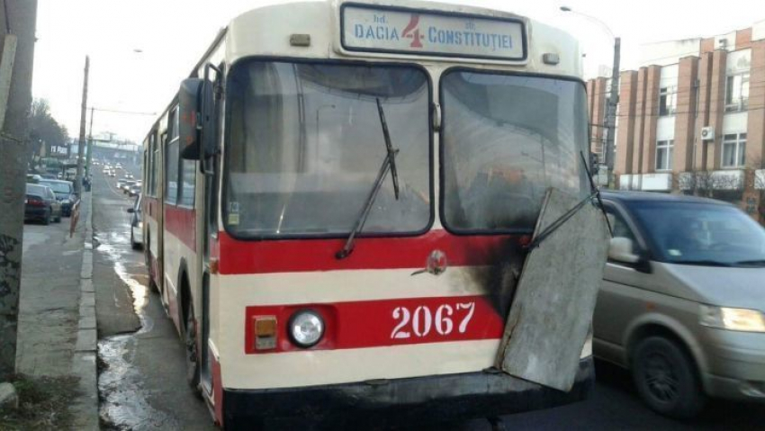 Опубликовано видео пожара в кишиневском троллейбусе