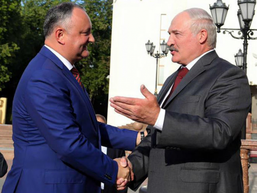 Лукашенко заявил Додону о готовности Беларуси сделать для Молдовы всё